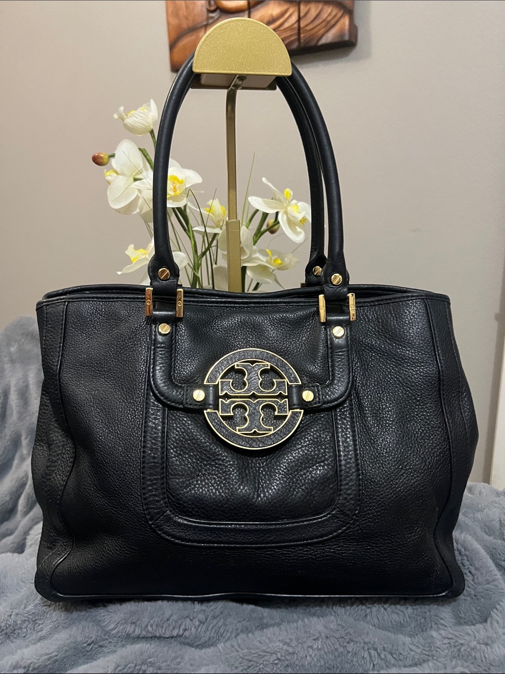 Tory Burch Amanda Black Pebbled Leather Tote retail $495 EUC